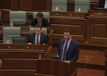Krasniqi: Nuk kam marrë ndonjë ftesë nga Kurti, jemi në bisedime me partitë tjera