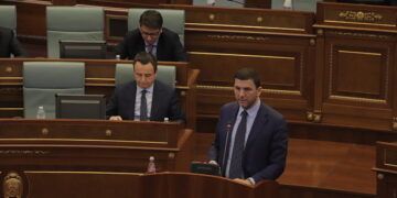 Krasniqi: Nuk kam marrë ndonjë ftesë nga Kurti, jemi në bisedime me partitë tjera