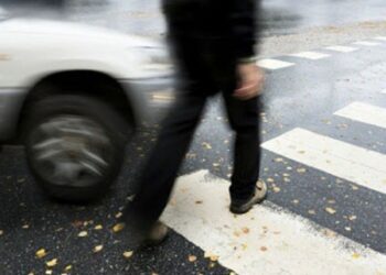 Goditet nga vetura 27-vjeçarja në Qyshk të Pejës, në gjendje të rëndë niset drejt QKUK-së