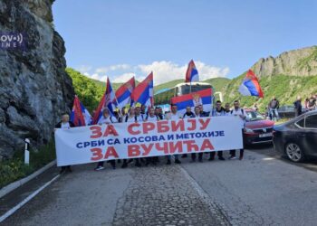 Sërbët e Kosovës në kombë për të për të përkrahur Presidentin Vuçiç