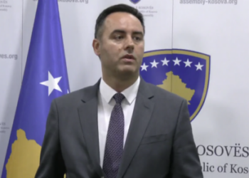 VV’ja dorëzohet – Konjufca për ftesën ndaj LDK-së: Politika s’është urrejtje as dashuri, i zgjasim duart