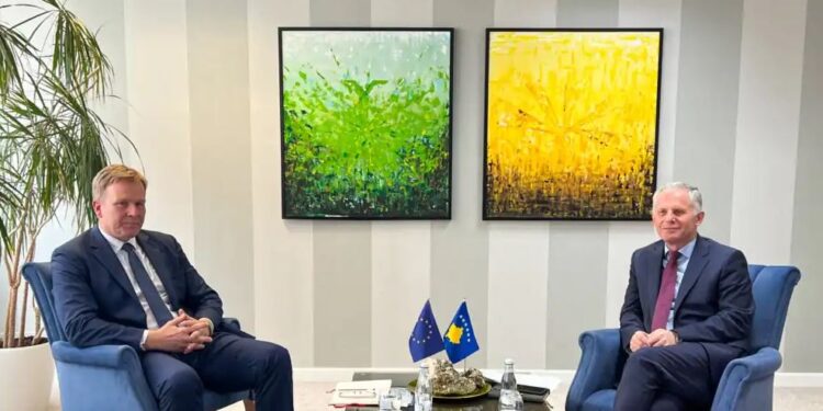Sorensen në Prishtinë, vazhdon misionin për dialogun Kosovë-Serbi