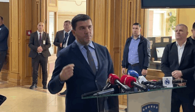 Krasniqi pas dështimit të seancës: VV po blen kohë edhe 48 orë për të bërë pazaret