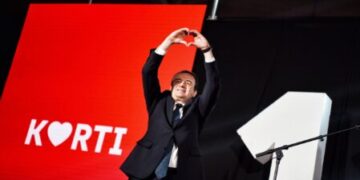 Prej 500k në “s’është e mundshme ta bëjmë të vetëm Qeverinë” – Si u dorëzua VV’ja?