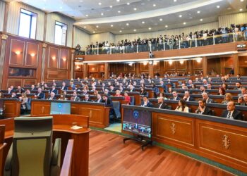 Seanca e Katërt e Kuvendit Vazhdon Sot, LVV Proponon Përsëri Albulena Haxhiun për Kryeparlamentare