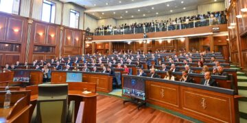 Seanca e Katërt e Kuvendit Vazhdon Sot, LVV Proponon Përsëri Albulena Haxhiun për Kryeparlamentare