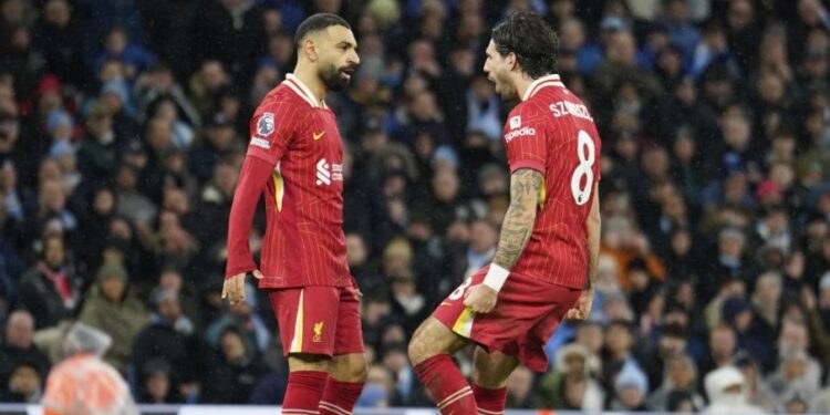 Leicester bie nga liga, Liverpool afër titullit të 20-të