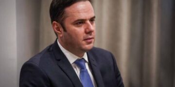 Abdixhiku mirëpret përgjigjen e Osmanit: Do të kërkojmë sërish dorëheqjen e atyre që duan t’i mbajën dy poste