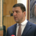 Krasniqi: Kurti s’mund të mbajë dy pozicione, me këtë logjikë edhe Hamza duhej të ishte sot deputet