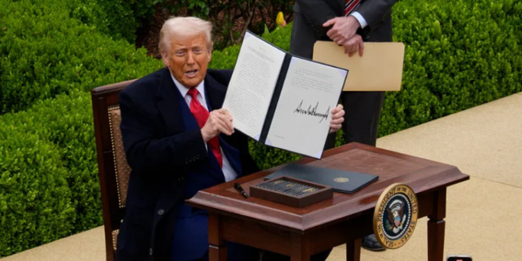 Dridhet Europa pas tarifave të Trump, kryeministri francez i quan ‘katastrofë’