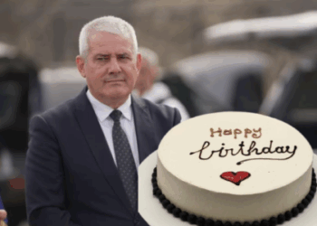 Duartrokitjet brenda sallës ku po qëndron VV’ja: Mësohet arsyeja – Sveçla feston ditëlindjen