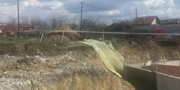 Vdes një person dhe një tjetër lëndohet pas shembjes së dheut në Veternik