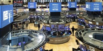 Një Javë Kaosi në Bursë: Wall Street në eufori, tregjet evropiane në rënie dhe lufta tarifore SHBA-Kinë intensifikohet