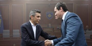 VV’ja ia kërkon kthimin e nderit VLEN’it – Si po mundohet Kurti me i “josh” deputetët përmes Maqedonisë së Veriut?