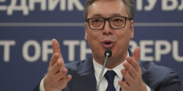 Presidenti Vuçiç udhëton drejt Moskës për të marrë pjesë në Paradën e Fitores më 9 maj