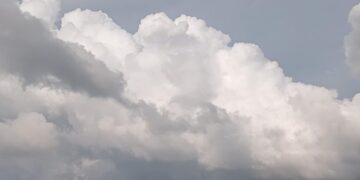 E Hëna sjell mot të paqëndrueshëm në Kosovë dhe rajon: Rrebeshe, vetëtima dhe erëra të fuqishme në disa zona