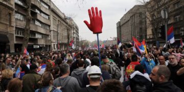 Protestat në Serbi, studentët kërkojnë zgjedhje të parakohshme parlamentare