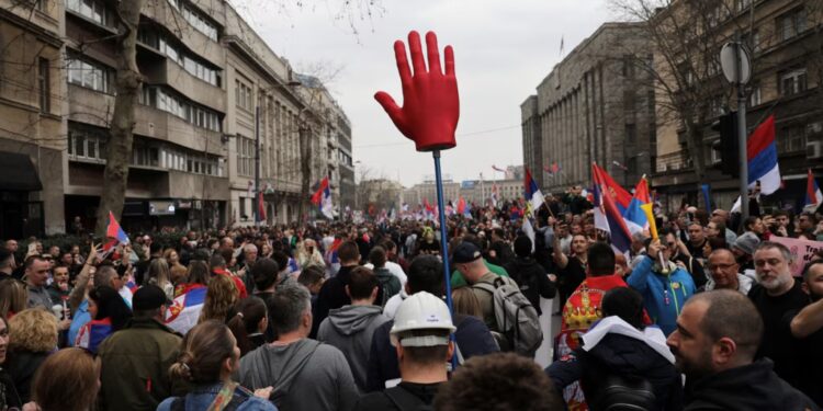 Protestat në Serbi, studentët kërkojnë zgjedhje të parakohshme parlamentare