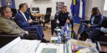 Ambasada Amerikane: Anu Prattipati viziton veriun e Kosovës pas mbylljes së zyrave të strukturave paralele serbe
