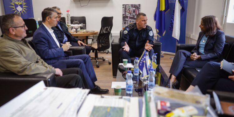 Ambasada Amerikane: Anu Prattipati viziton veriun e Kosovës pas mbylljes së zyrave të strukturave paralele serbe