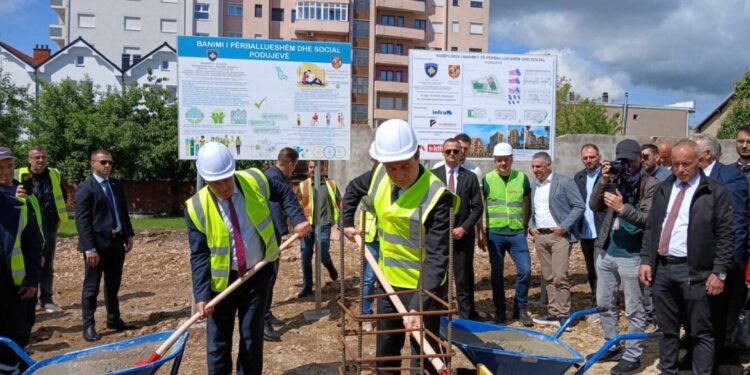 Nis ndërtimi i banesave të përballueshme në Podujevë – Kurti: Qeveria po ofron më shumë sesa kërkojnë