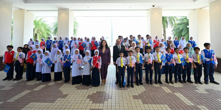 Osmani publikon foto nga Malajzia: Faleminderit kryeministër Anwar Ibrahim për mikpritjen