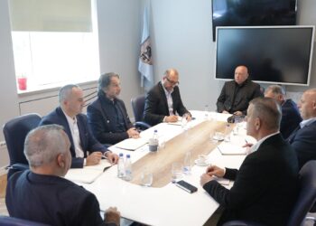 Kriza me mbeturina: Kryetari Rama thërret komunat e rajonit për bashkëpunim ndërkomunal