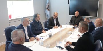 Kriza me mbeturina: Kryetari Rama thërret komunat e rajonit për bashkëpunim ndërkomunal