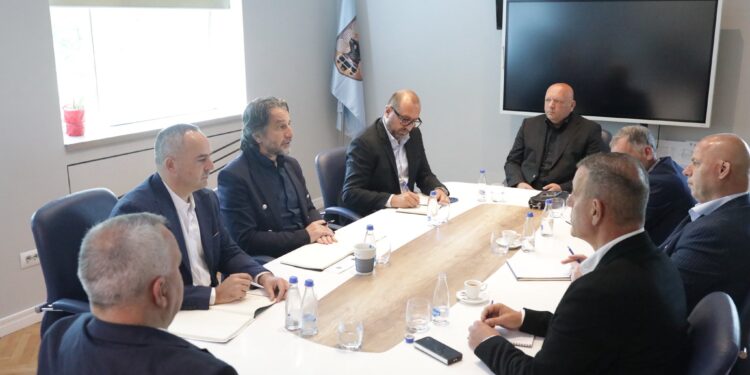 Kriza me mbeturina: Kryetari Rama thërret komunat e rajonit për bashkëpunim ndërkomunal