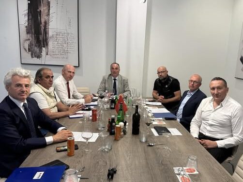 Aleanca Kosovare e Bizneseve: Vendimi i ZRRE-së, i Papërgjegjshëm dhe Diskriminues – Kërkohen Anulime ose Protesta të Ashpra Demokratike