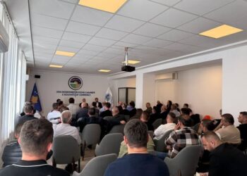 Bizneset paralajmërojnë protestë – Oda Ekonomike e Kosovës kërkon reflektim urgjent institucional