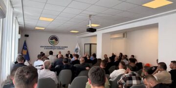 Bizneset paralajmërojnë protestë – Oda Ekonomike e Kosovës kërkon reflektim urgjent institucional