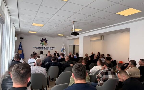 Bizneset paralajmërojnë protestë – Oda Ekonomike e Kosovës kërkon reflektim urgjent institucional