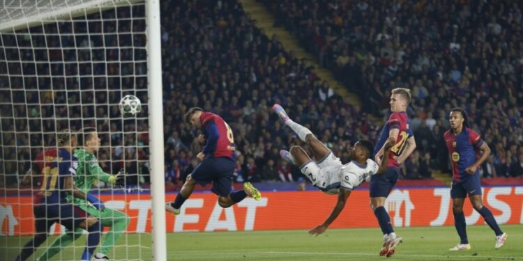 “Ndihem i trishtuar” – Polemika pas anulimit të golit të Interit ndaj Barcelonës në Ligën e Kampionëve (FOTO)