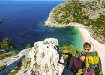 ‘Shqipëria mes pesë destinacioneve më mikpritëse për amerikanët në Europë’