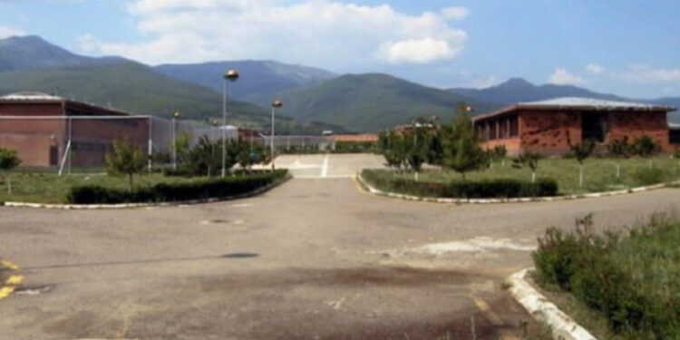 26 vjet nga masakra e Dubravës: 160 të burgosur shqiptarë u vranë, ende pa drejtësi