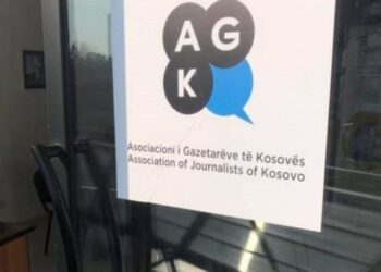 Rënia e Kosovës për 24 pozita në Indeksin vjetor të lirisë së shtypit, AGK thërret konferencë për media para ndërtesës së Qeverisë
