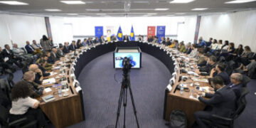 Kryeministri Kurti: Liberalizimi i tregut të energjisë do të shoqërohet me mbështetje konkrete për bizneset prodhuese