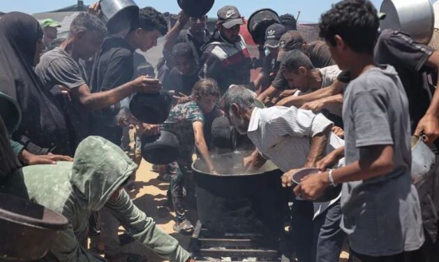 Sulmet izraelite në Gaza vazhdojnë, një fëmijë vdes nga uria