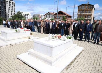 AAK përkujton Ilir Konushevcin dhe Hazir Malajn në 27-vjetorin e rënies – Haradinaj: Do t’i nderojmë përjetë