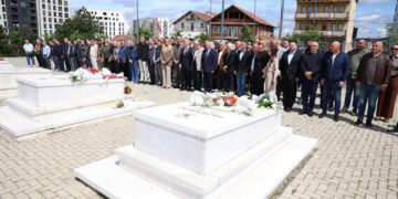 AAK përkujton Ilir Konushevcin dhe Hazir Malajn në 27-vjetorin e rënies – Haradinaj: Do t’i nderojmë përjetë