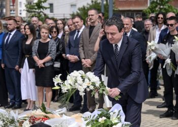 Kryeministri Kurti përkujton Ilir Konushevcin dhe Dr. Hazir Malajn: Pa ta, s’do të kishim luftë çlirimtare e as shtet