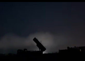 Tensionet mes Pakistanit dhe Indisë përshkallëzohen: Ushtria pakistaneze publikon pamje të sulmeve raketore, nis Operacionin “Bunyanun Marsoos”