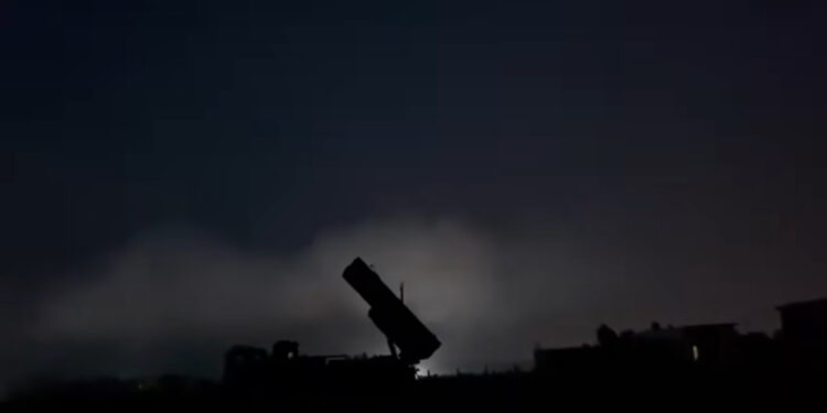 Tensionet mes Pakistanit dhe Indisë përshkallëzohen: Ushtria pakistaneze publikon pamje të sulmeve raketore, nis Operacionin “Bunyanun Marsoos”