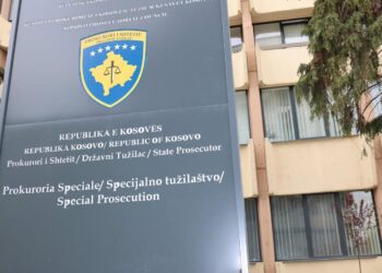 A.V. akuzohet për spiunazh dhe armëmbajtje pa leje