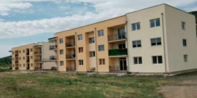 Mbyllen gjashtë qendra kolektive në Leposaviq