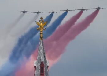 Dita e fitores në Rusi: Parada e sheshit të kuq, mes luftës, simbolikës historike dhe aleancave të reja