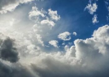 Mot pranveror me diell dhe vranësira të lehta në rajon