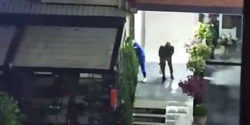 Të shtëna armësh në Prishtinë, dëmtohen dy vetura – gjenden 22 gëzhoja