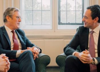 Kosova e gatshme të diskutojë ngritjen e qendrave të kthimit për migrantët e refuzuar nga Britania